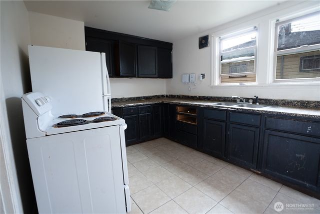 4210 S Holly Street, Seattle, WA 98118