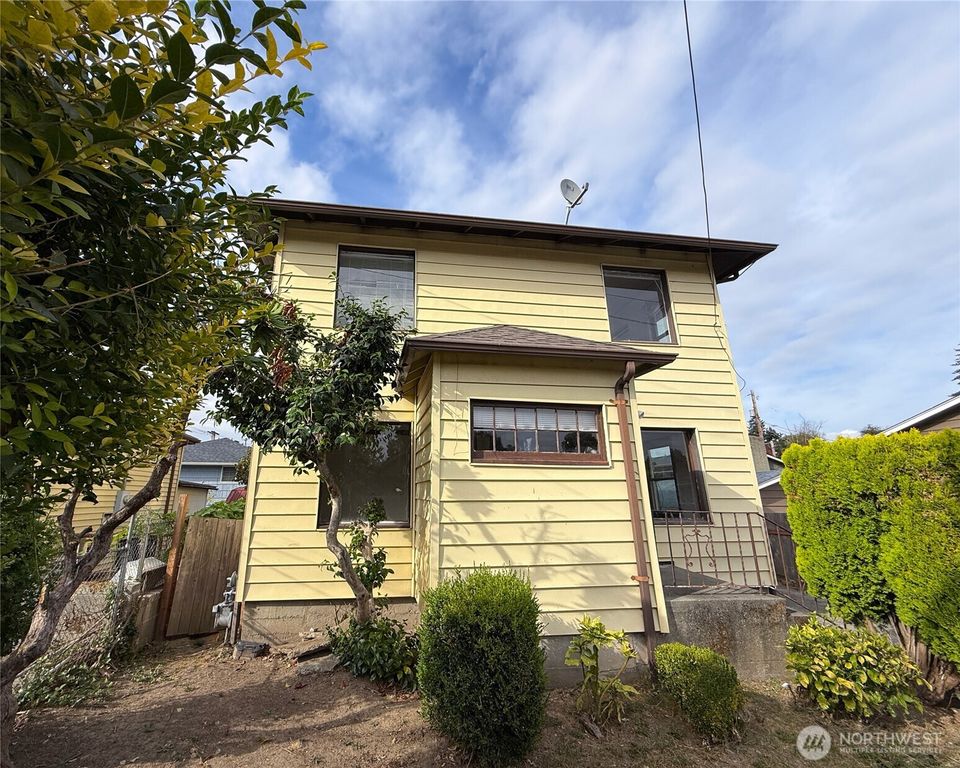 4210 S Holly Street, Seattle, WA 98118