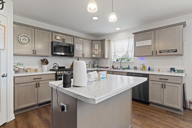 906 Ridge COURT, Watertown, WI 53094