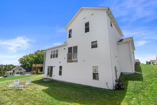 906 Ridge COURT, Watertown, WI 53094