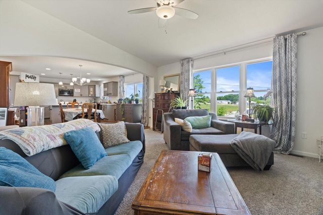906 Ridge COURT, Watertown, WI 53094