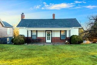 318 E Independence Boulevard, Mount Airy, NC 27030
