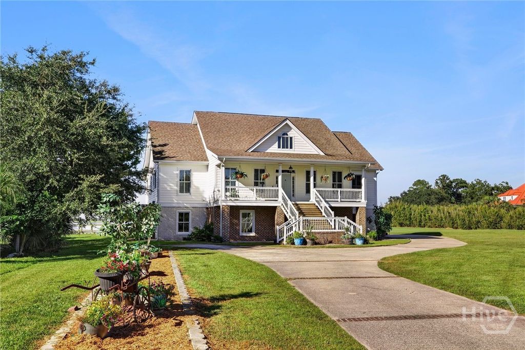 Image 4 of property listing at 72 Amanda Drive, Savannah, GA 31406