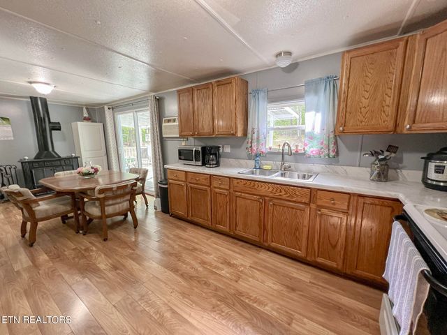 751 Ozone Access Rd, Rockwood, TN 37854