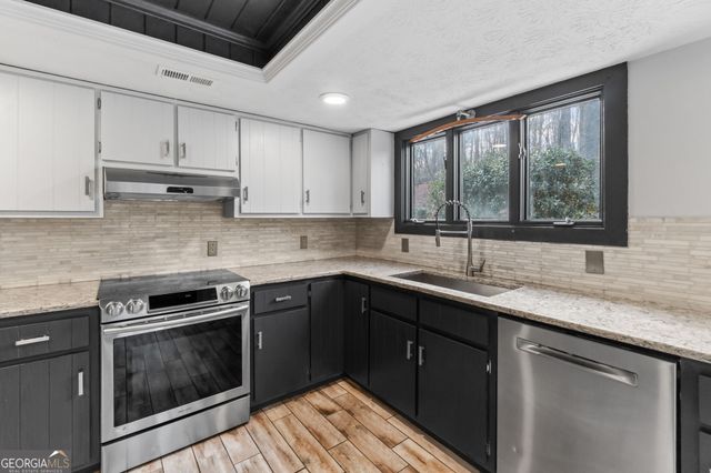 5530 Bourbon Drive, Gainesville, GA 30506