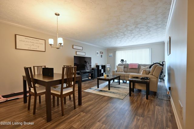 4825 Sherburn Ln 110, Louisville, KY 40207