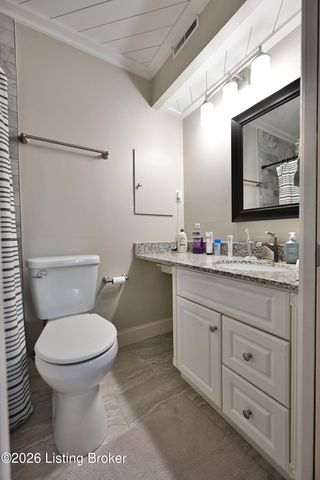 4825 Sherburn Ln 110, Louisville, KY 40207