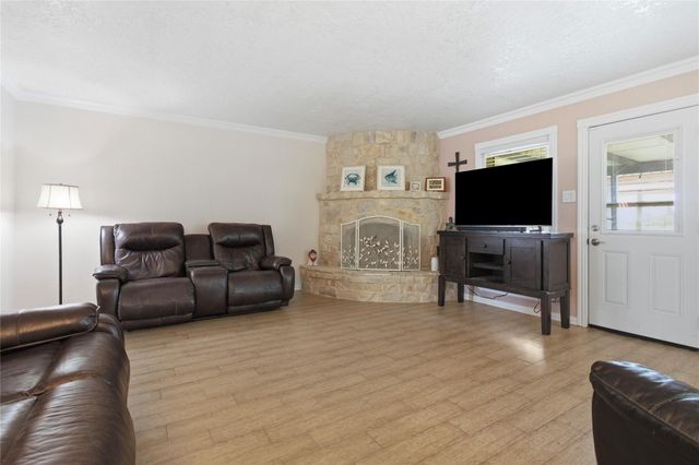 3710 17th Street N, Texas City, TX 77590