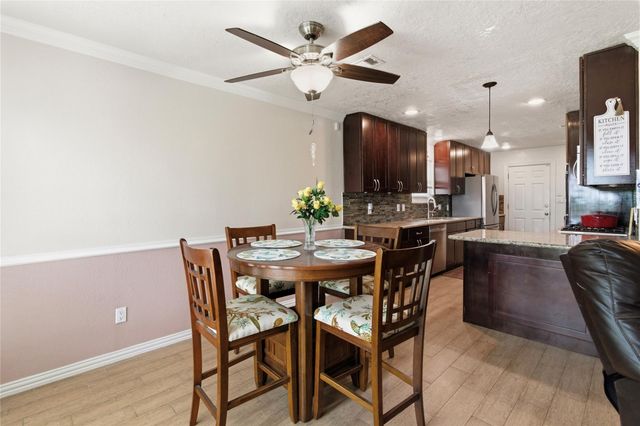 3710 17th Street N, Texas City, TX 77590