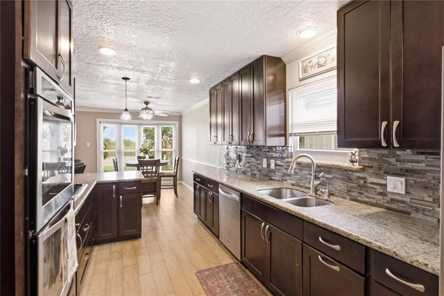 3710 17th Street N, Texas City, TX 77590
