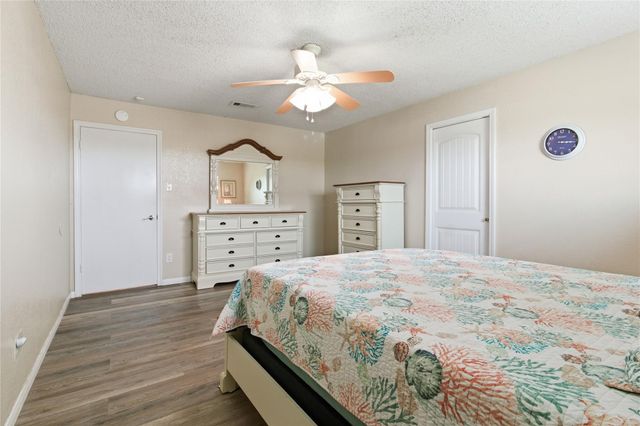 3710 17th Street N, Texas City, TX 77590
