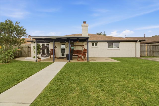 3710 17th Street N, Texas City, TX 77590