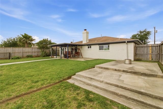 3710 17th Street N, Texas City, TX 77590