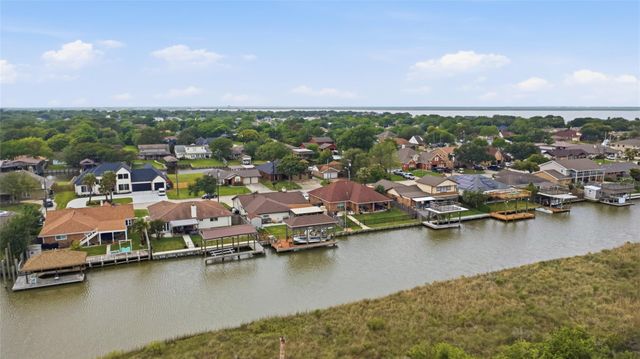 3710 17th Street N, Texas City, TX 77590