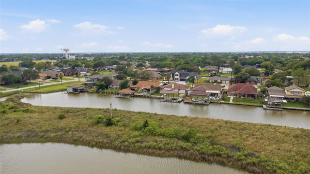 3710 17th Street N, Texas City, TX 77590