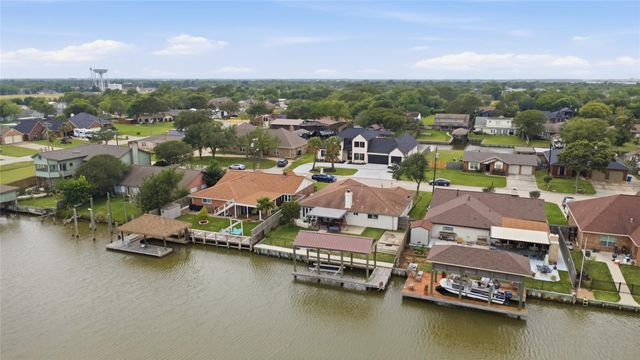 3710 17th Street N, Texas City, TX 77590