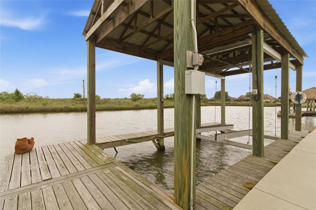 3710 17th Street N, Texas City, TX 77590