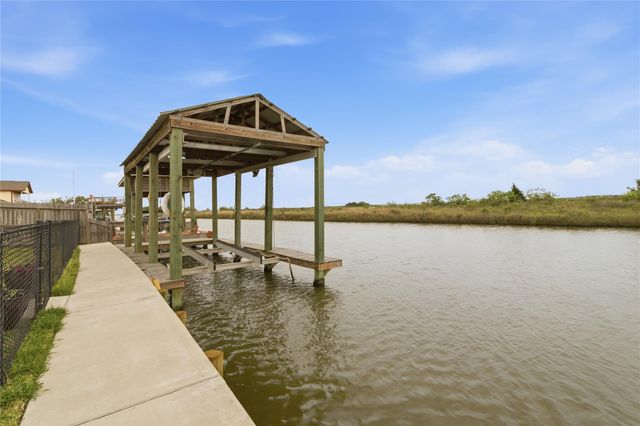 3710 17th Street N, Texas City, TX 77590