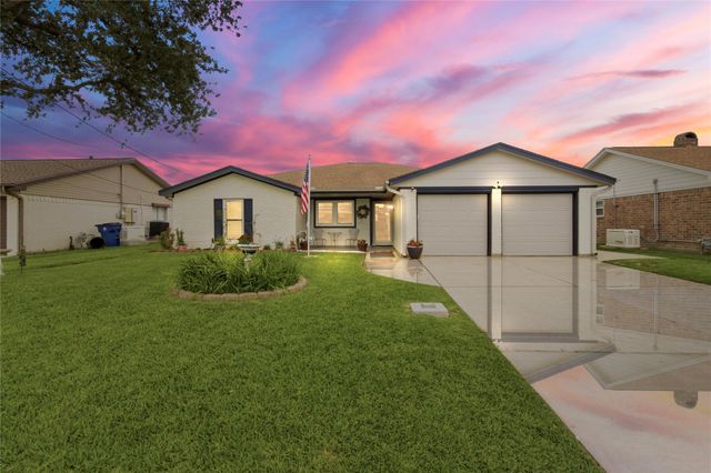 3710 17th Street N, Texas City, TX 77590