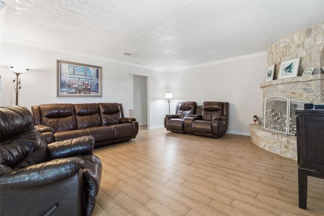 3710 17th Street N, Texas City, TX 77590