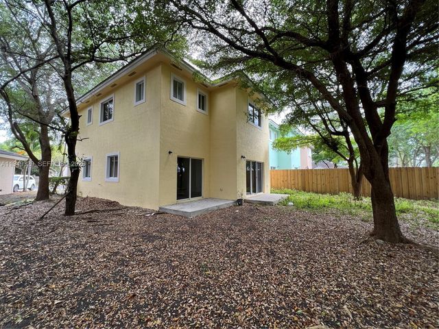 3334 NE 3rd Dr, Homestead, FL 33033