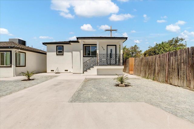 1518 W Grove Avenue, Visalia, CA 93291