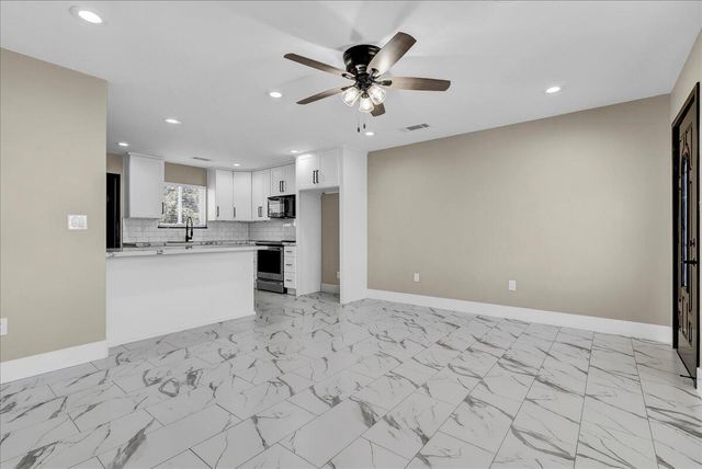 1518 W Grove Avenue, Visalia, CA 93291