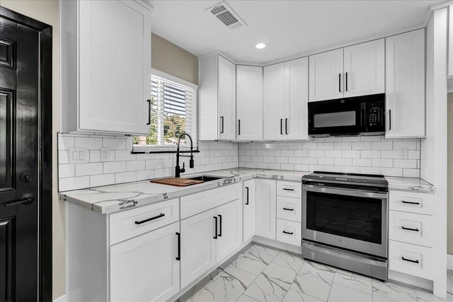 1518 W Grove Avenue, Visalia, CA 93291