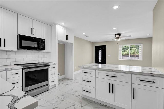 1518 W Grove Avenue, Visalia, CA 93291