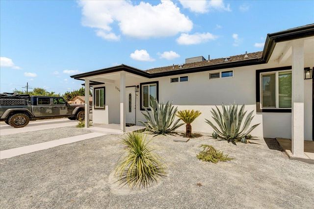 1518 W Grove Avenue, Visalia, CA 93291