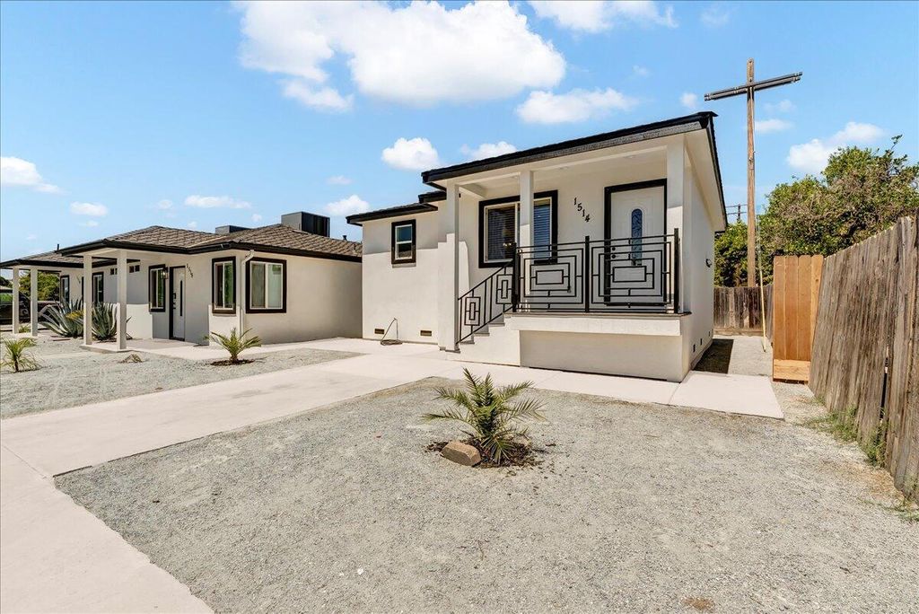 1518 W Grove Avenue, Visalia, CA 93291