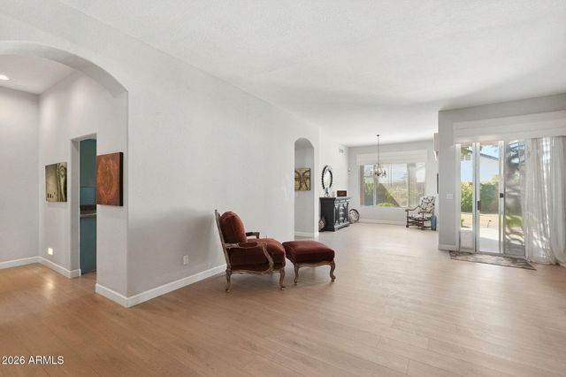 6519 W CREST Lane, Glendale, AZ 85310