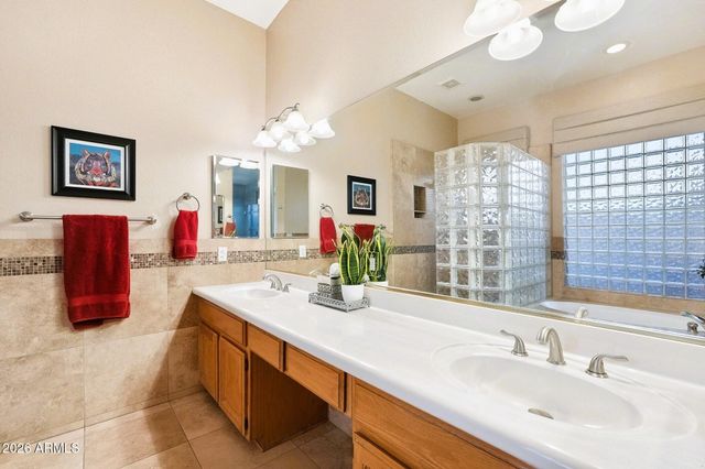 6519 W CREST Lane, Glendale, AZ 85310