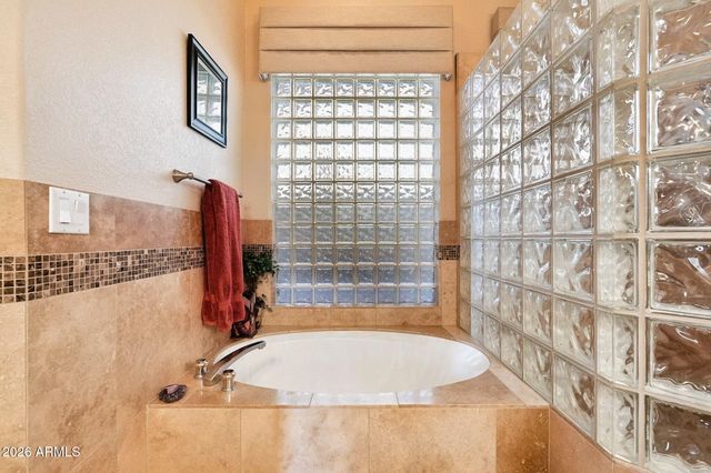 6519 W CREST Lane, Glendale, AZ 85310