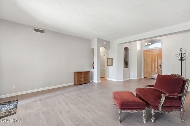 6519 W CREST Lane, Glendale, AZ 85310