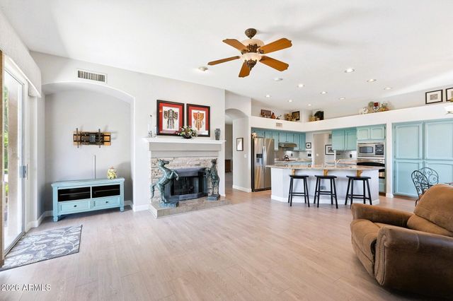 6519 W CREST Lane, Glendale, AZ 85310