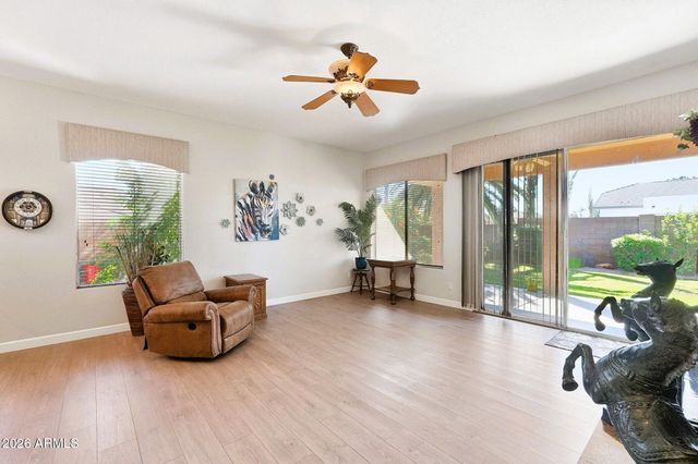 6519 W CREST Lane, Glendale, AZ 85310