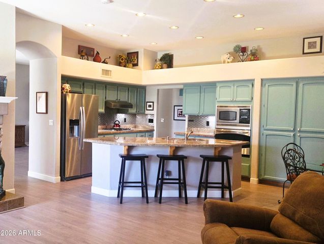 6519 W CREST Lane, Glendale, AZ 85310