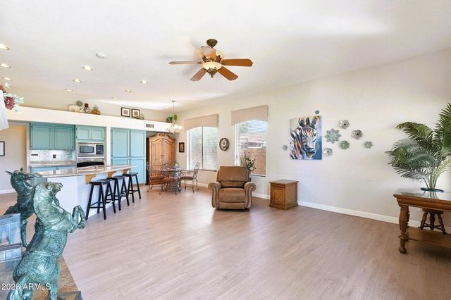 6519 W CREST Lane, Glendale, AZ 85310