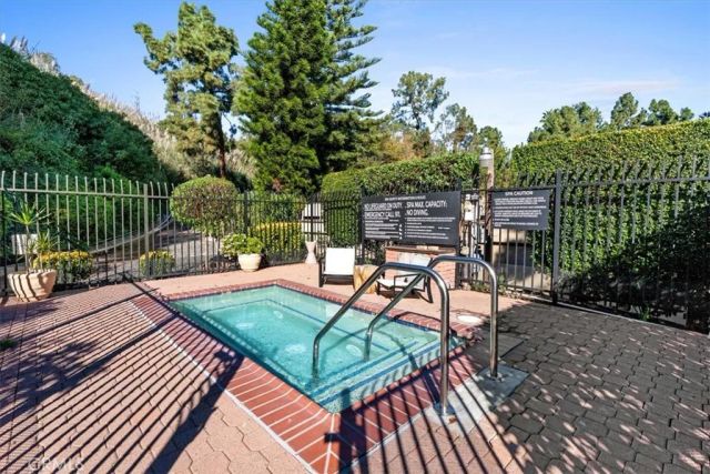 6752 Hillpark 303, Los Angeles, CA 90068