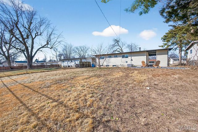 1270 Bobolink Drive, Florissant, MO 63031