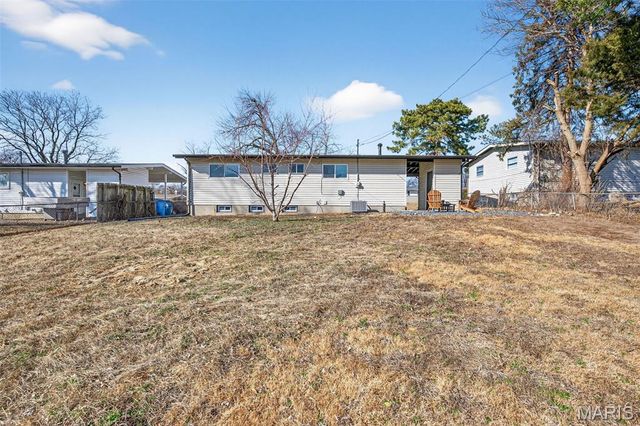 1270 Bobolink Drive, Florissant, MO 63031