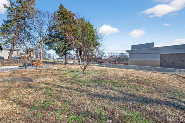 1270 Bobolink Drive, Florissant, MO 63031