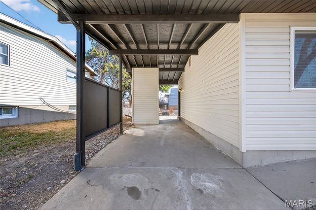 1270 Bobolink Drive, Florissant, MO 63031