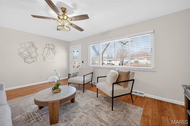 1270 Bobolink Drive, Florissant, MO 63031