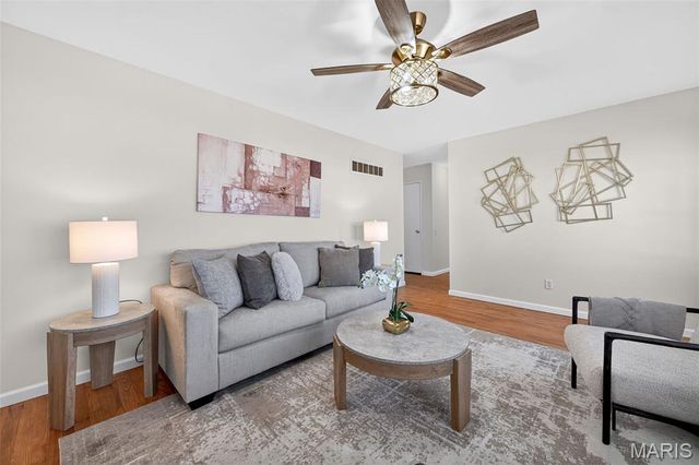 1270 Bobolink Drive, Florissant, MO 63031