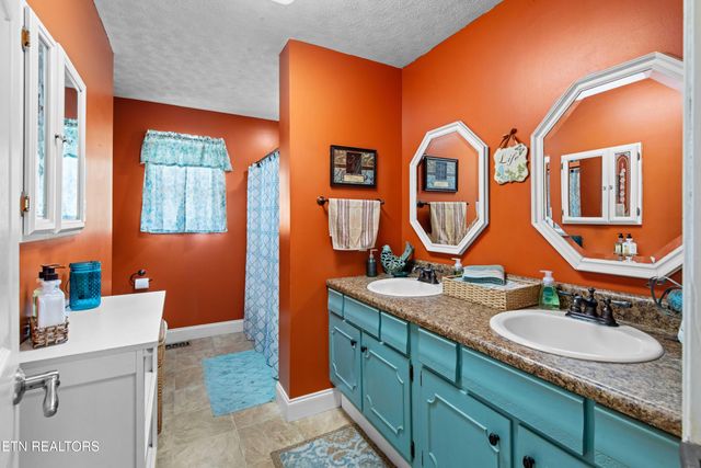 2485 Indian Ridge Rd, Blaine, TN 37709
