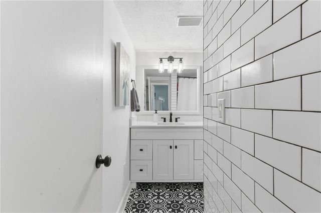 6851 Roswell Road J14, Sandy Springs, GA 30328