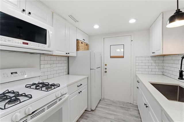 6851 Roswell Road J14, Sandy Springs, GA 30328
