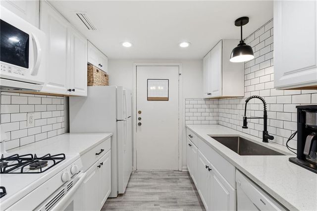 6851 Roswell Road J14, Sandy Springs, GA 30328